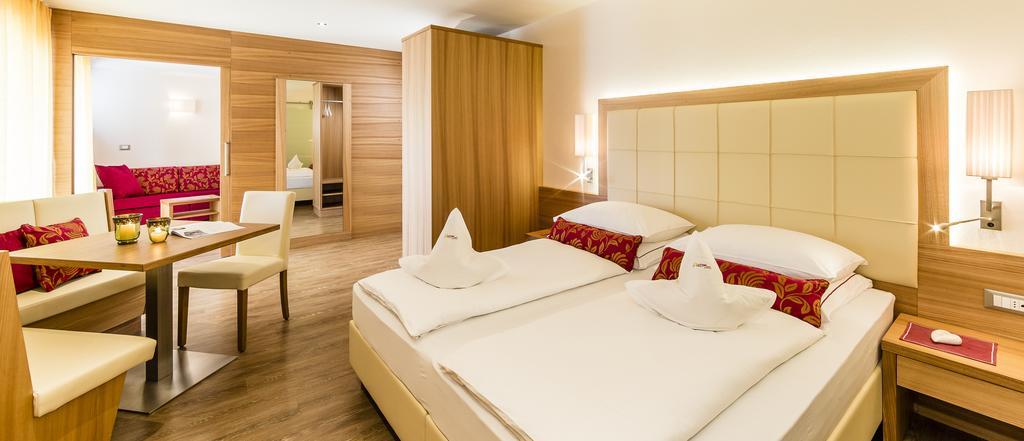 Astor Hotel Schenna Room photo